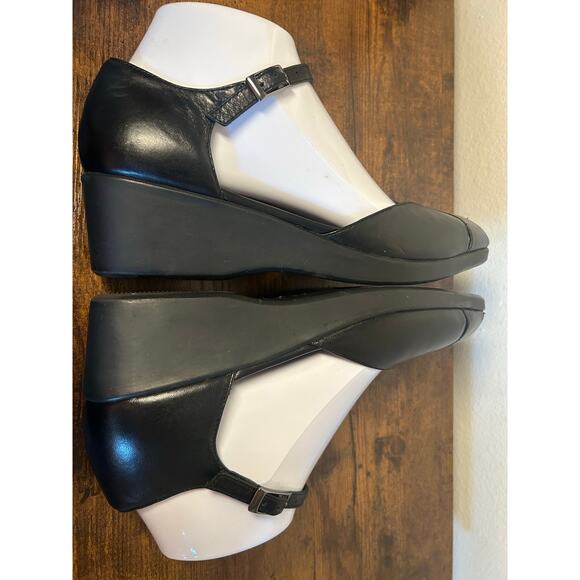 Moda Black Leather Strap Peep Toe Low Wedge Shoes NWT 7M - Picture 4 of 7